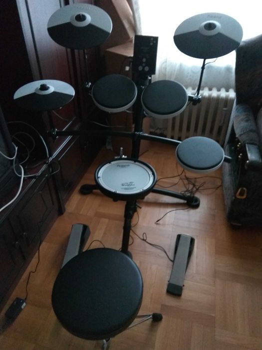 Roland TD-1KV електронни барабани + столче и обучителен диск