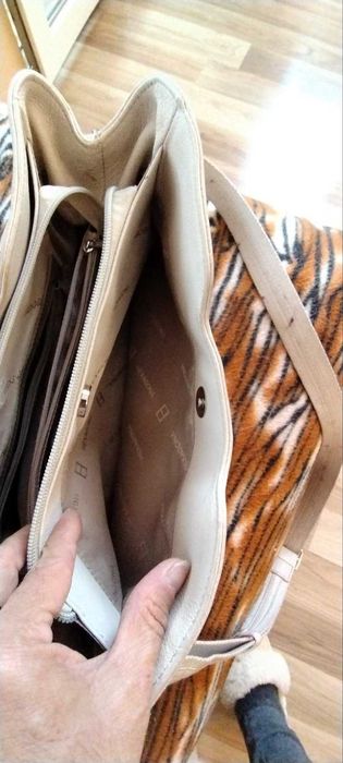 Продавам дамски чанти естествена кожа