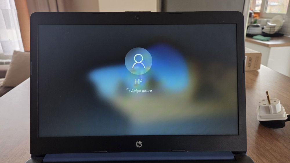 HP лаптоп малък 13,9инча