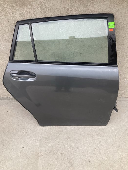 Задна дясна врата за тойота версо / тoyota verso 09-14г