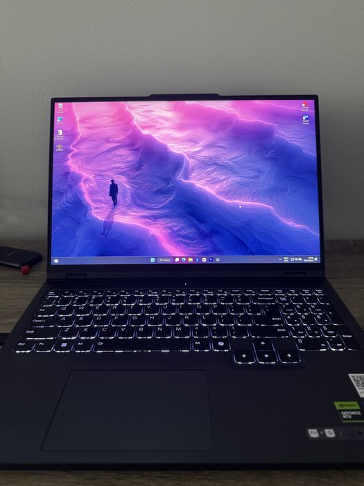 Lenovo legion5 pro 32gb ram, i7 rtx 4060 8gb ca nou!