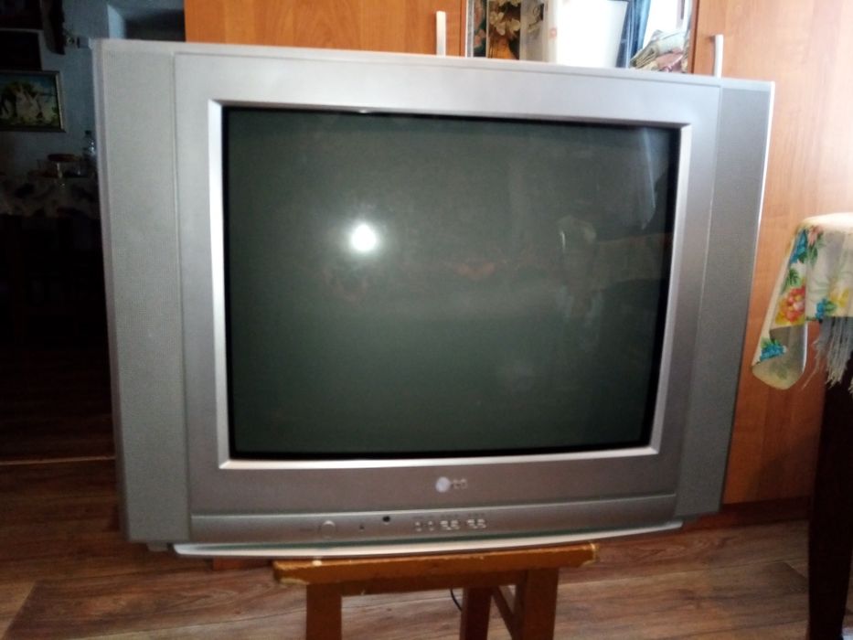 Продам телевизор LG. В хорошем состояние.