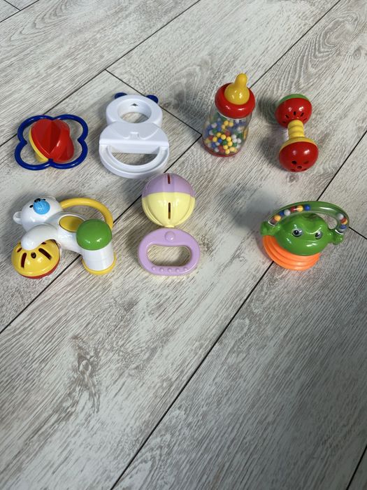 Продам набор погремушек