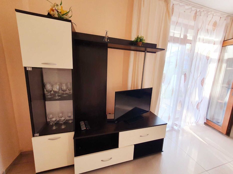 Дава се под наем Двустаен апартамент в Черноморец - 60 кв.м за 306 € - Снимка #2