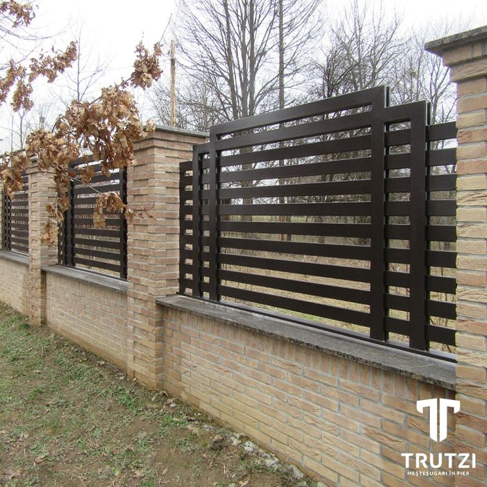 Vând garduri și porți din fier forjat