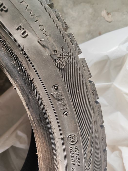 Зимни гуми за джип 245/45/19