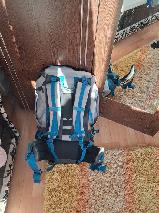 Vand rucsac drumetie Quechua ca nou