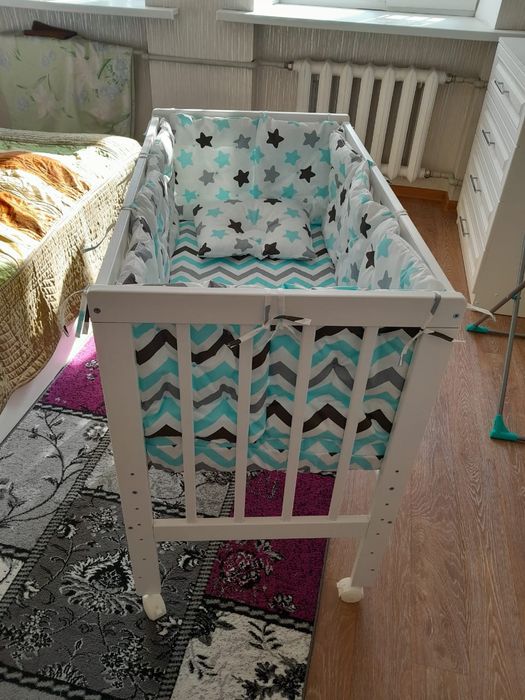 Детская кроватка для ребенка