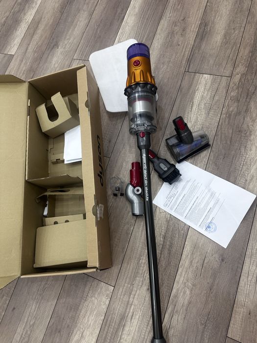 Вертикальный пылесос dyson