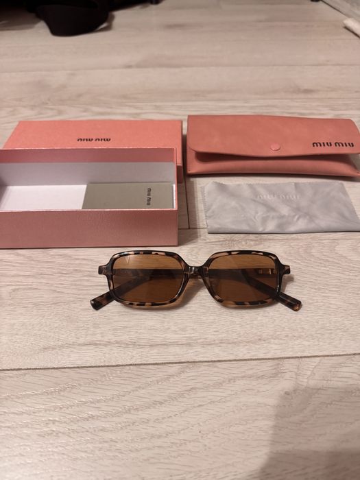 Слънчеви очила на Miu Miu