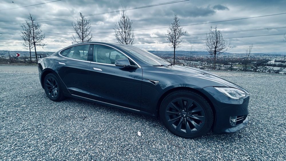 Tesla Model S Prim proprietar in Romania