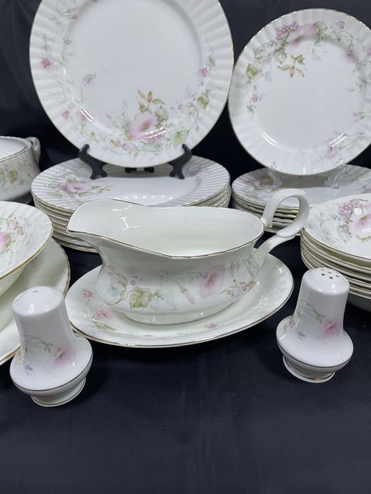 Сервиз обеденный Royal Stafford