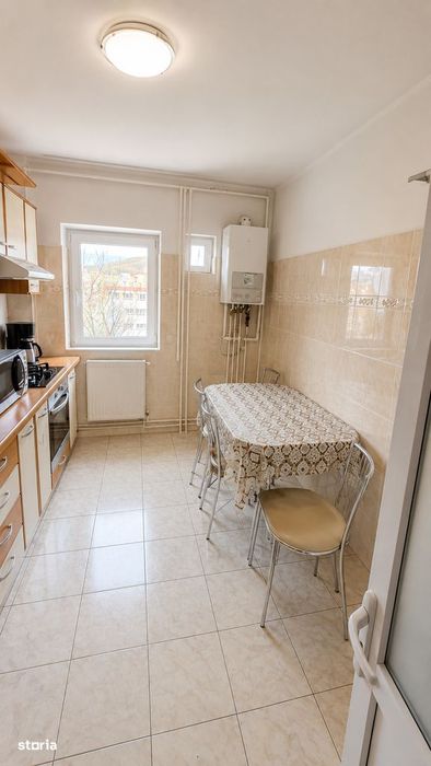Racadau - 2 camere, decomandat, spatios, mobilat, utilat, boxa!