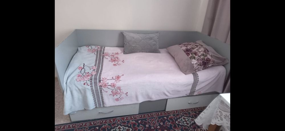 Продам кровать с матрасом