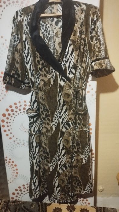 Халаты от 58 до 56 р по 700 т Красивый новый пиджак 48_50р за 3000 т