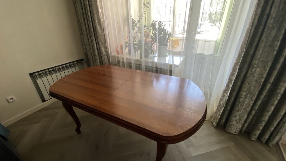 Продам обеденный стол
