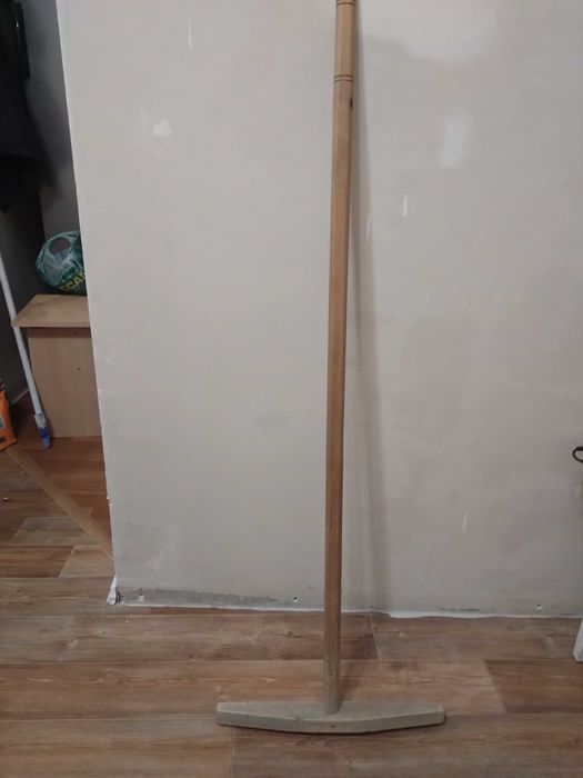 Продам деревянную швабру бу