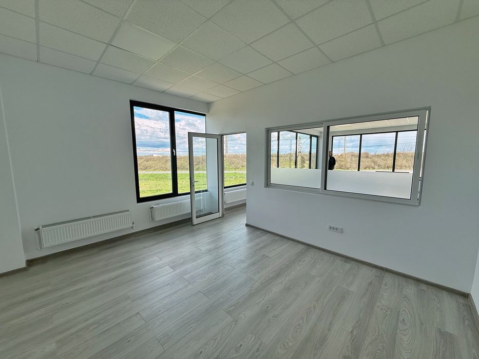 Spatiu comercial  hala industriala cu curte generoasa