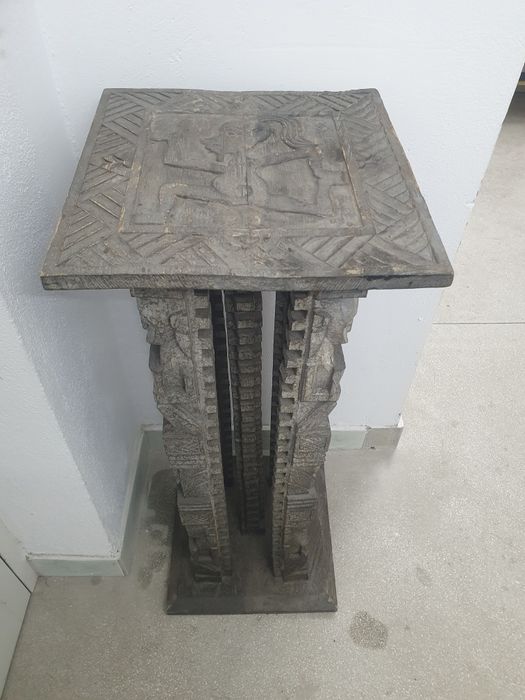 Piedestal din lemn masis in stil african