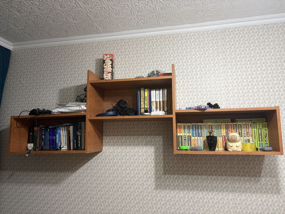 Продам книжну полку
