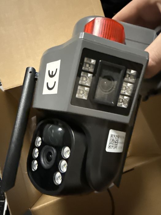 Camera de supraveghere 4K cu panou solar