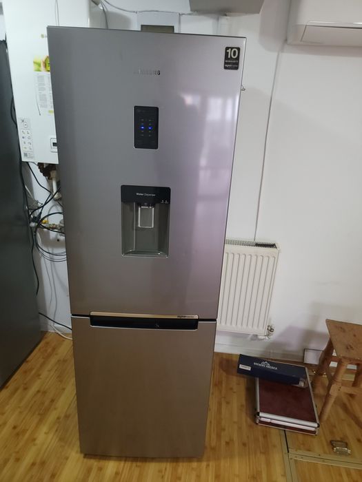 Frigider Samsung NoFrost Inverter Digital
