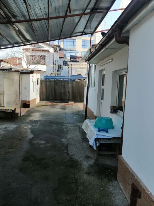 Casa de închiriat în Centru
