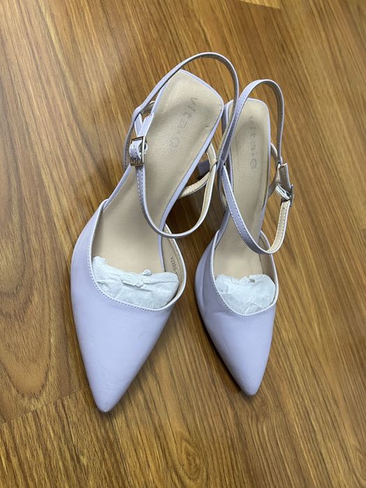 Много разных босоножек 2000тг