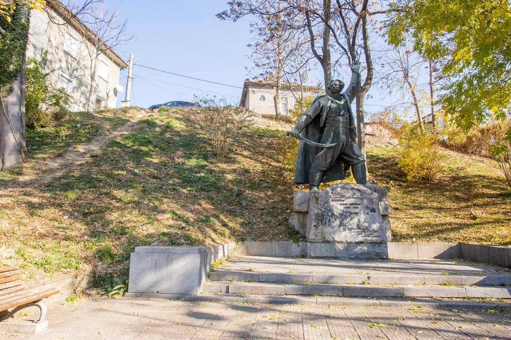 Продавам Лозата Шиваров мост