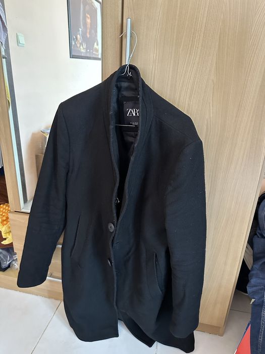 Мъжко черно палто Zara