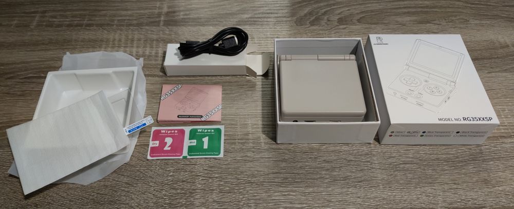 Anbernic RG35XXSP 3.5" IPS, 1 + 64 GB, Wi-Fi 5, BT 4.2, Linux - само разопакован