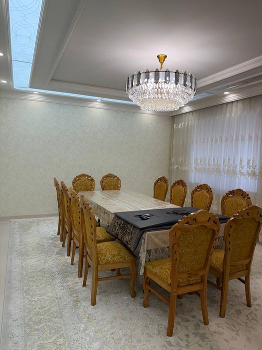 З каватли уй сотилади