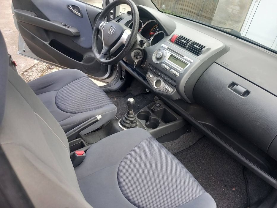 Хонда Джаз
Нов внос от Германия.
2006г
Бензин 1,4.
Климатик, сензор за