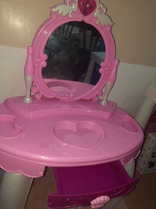 Игрушечный туалетный столик