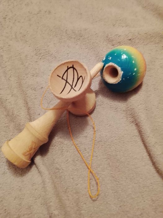 Vând kendamă semnată de x remus cu ață de 10 degete kendamă x