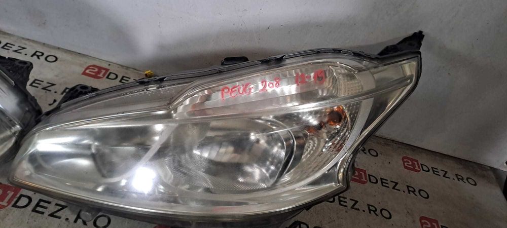 Faruri / Far stanga , far dreapta Peugeot 208 generatia 2012 - 2016 , pretul afisat este per bucata