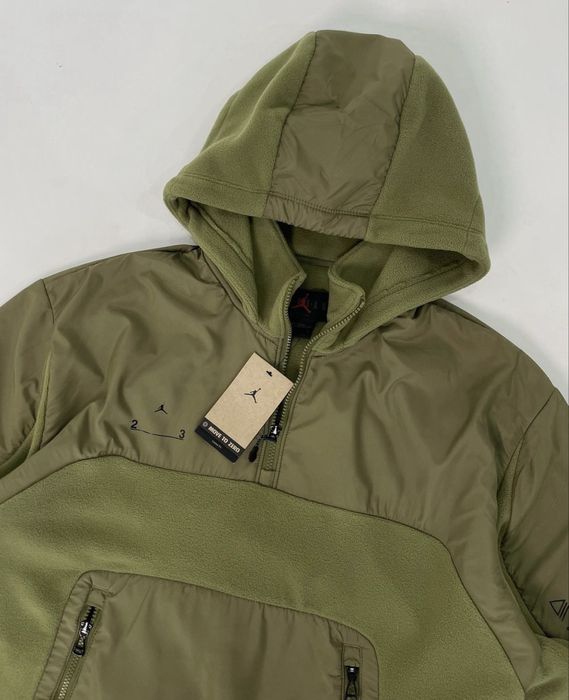 полузамок с капюшоном