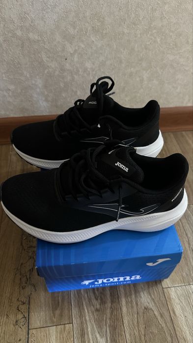 Кроссовки Joma.