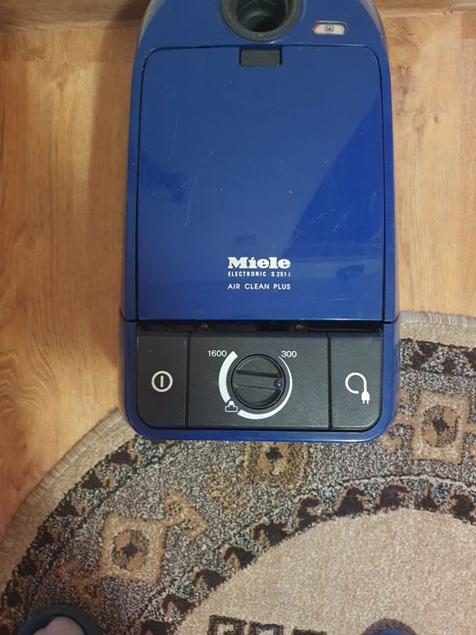 Aspirator Miele 1600 w in stare buna de functionare