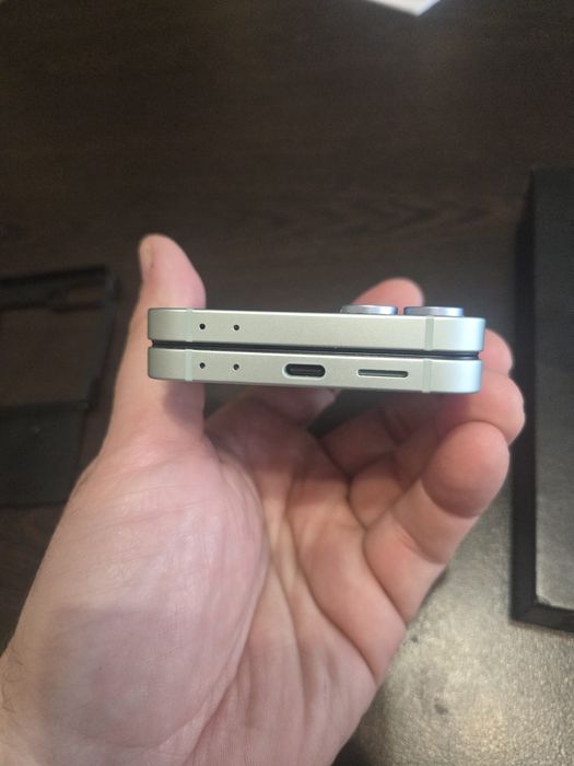 Продавам   Samsung Z Flip 6