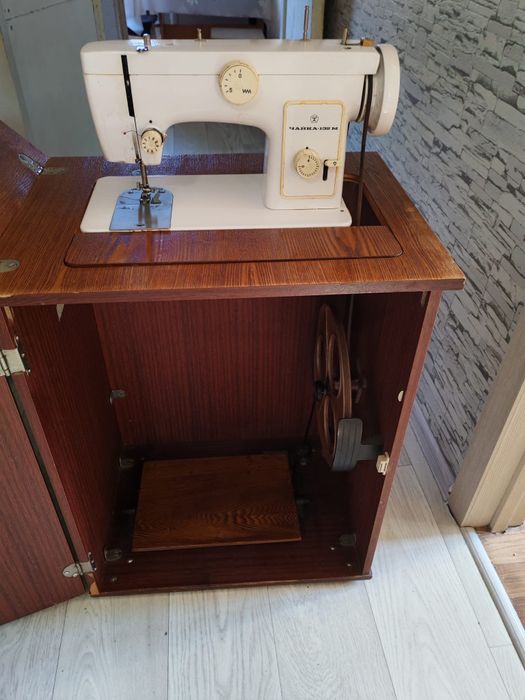 Швейная машинка ножная.