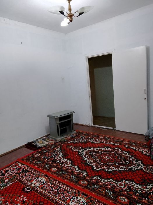 3- комнатная , 1 - ый этаж   5/5 ,срочно !!