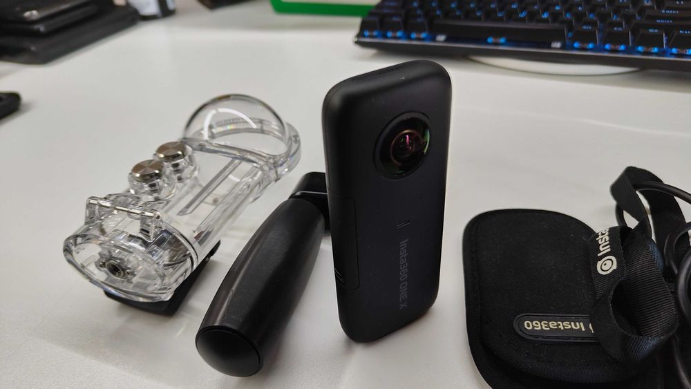 Insta360 ONE X камера с водолазен кейс