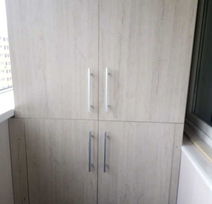 Полка, стеллаж балконға