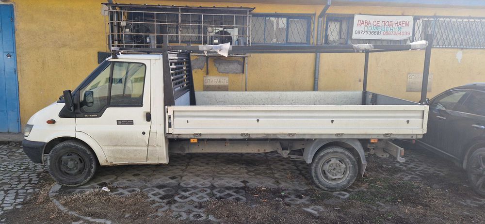 Бус под наем-бордови