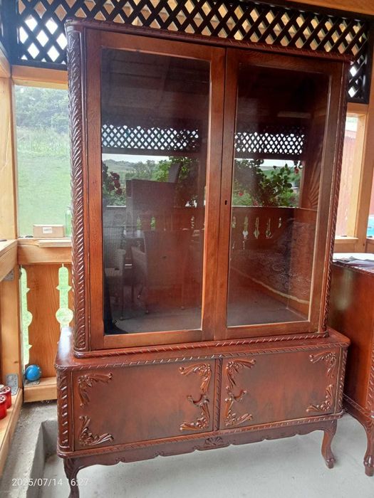 Vanzare mobila vintage din lemn de nuc