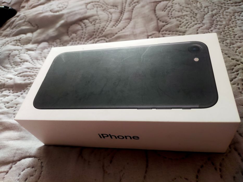 Продам сотовый iPhone 7