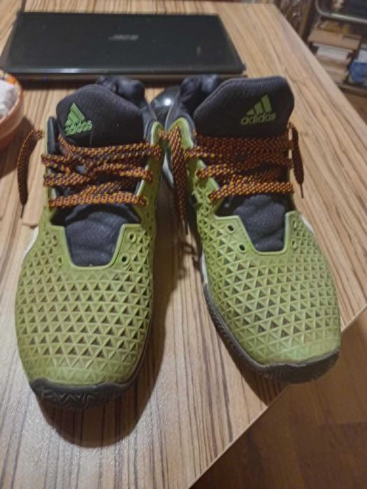 Продавам маратонки