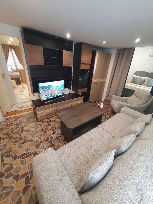 Дава се под наем Къща в Варна, Център - 85 кв.м за 800 € - Снимка #1