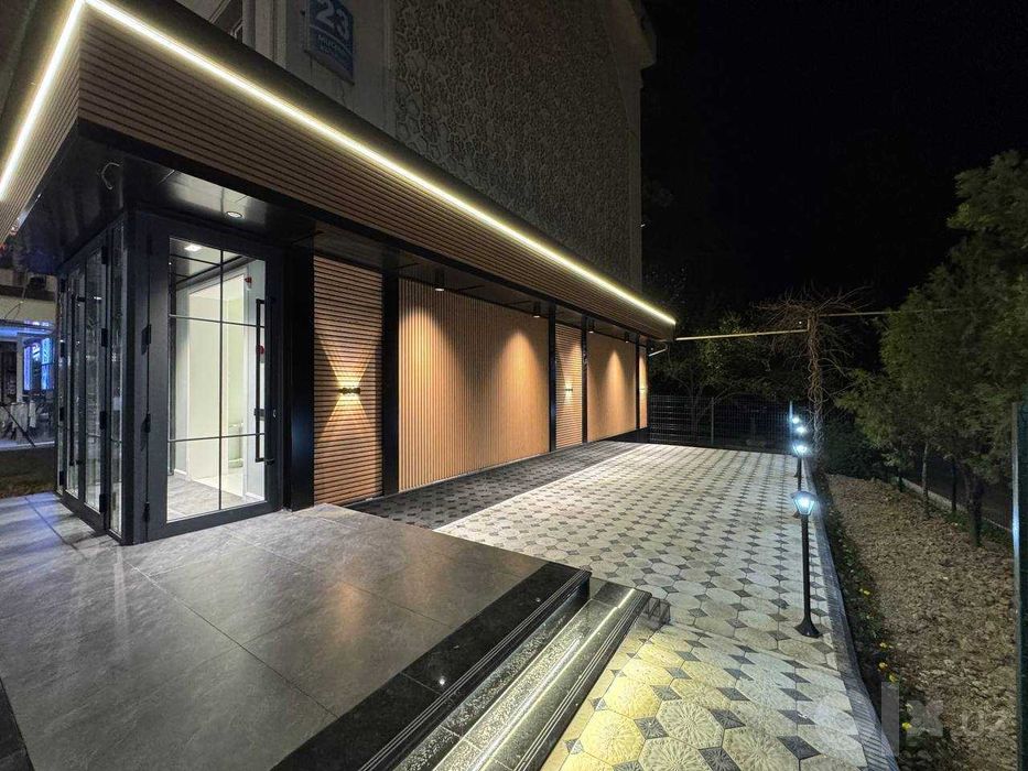 (М) Продаётся нежилое 53 м² + терраса 70 м² с арендатором, Яккасарай
